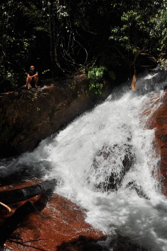 Pequena cachoeira no Vale do Vai Quem Quer, em Taquaruçu - TO